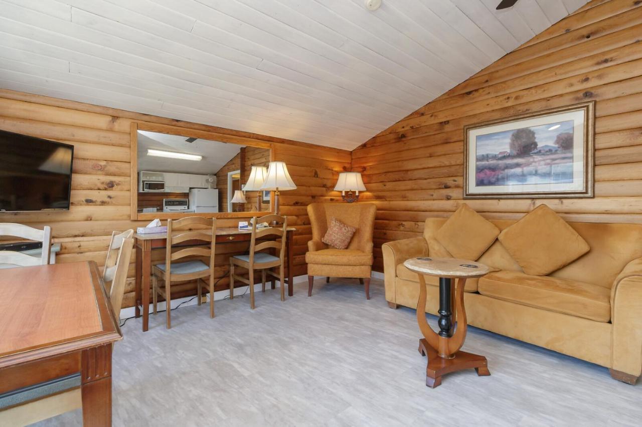 The Cedarwood Inn & Suites Sidney Εξωτερικό φωτογραφία