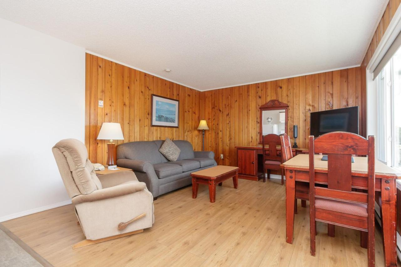 The Cedarwood Inn & Suites Sidney Εξωτερικό φωτογραφία