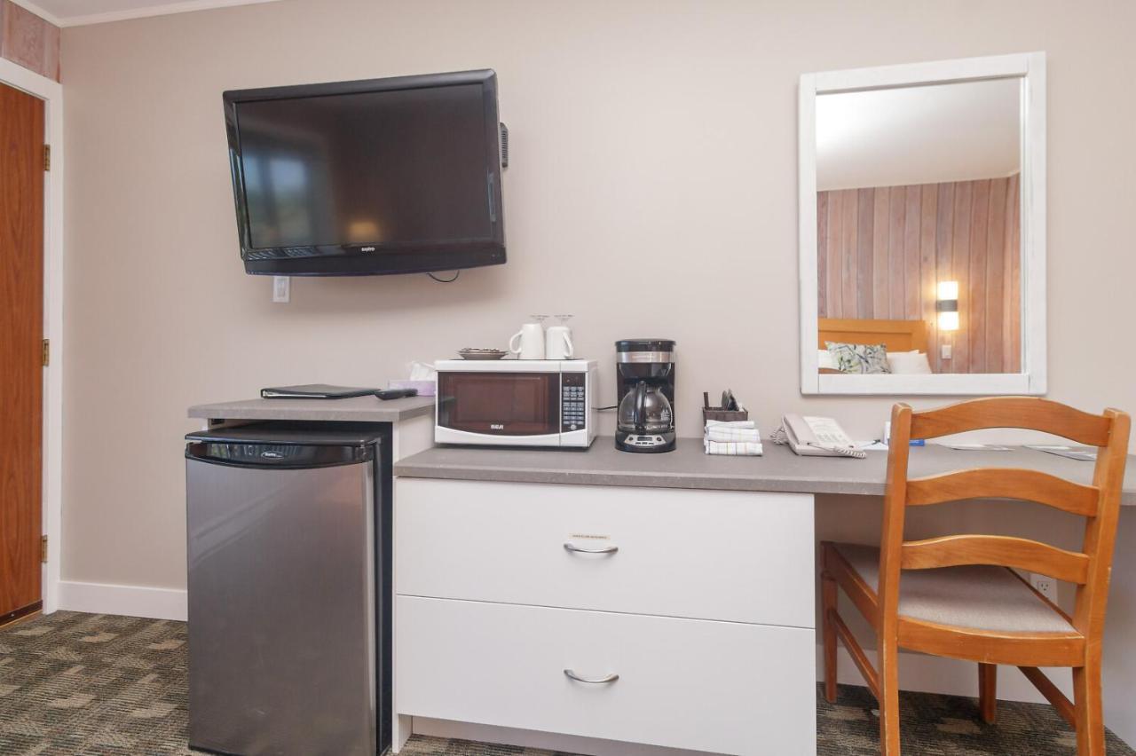 The Cedarwood Inn & Suites Sidney Εξωτερικό φωτογραφία