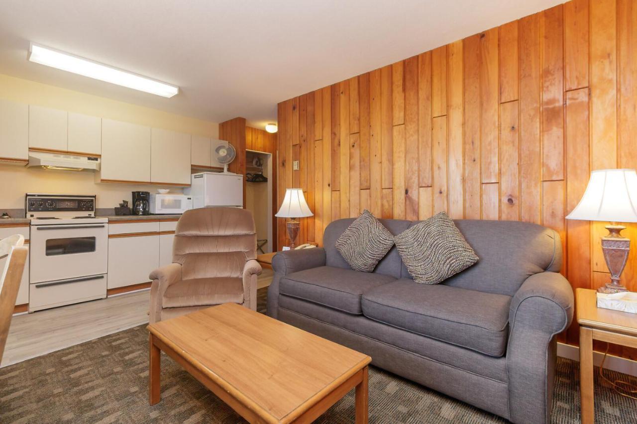 The Cedarwood Inn & Suites Sidney Εξωτερικό φωτογραφία
