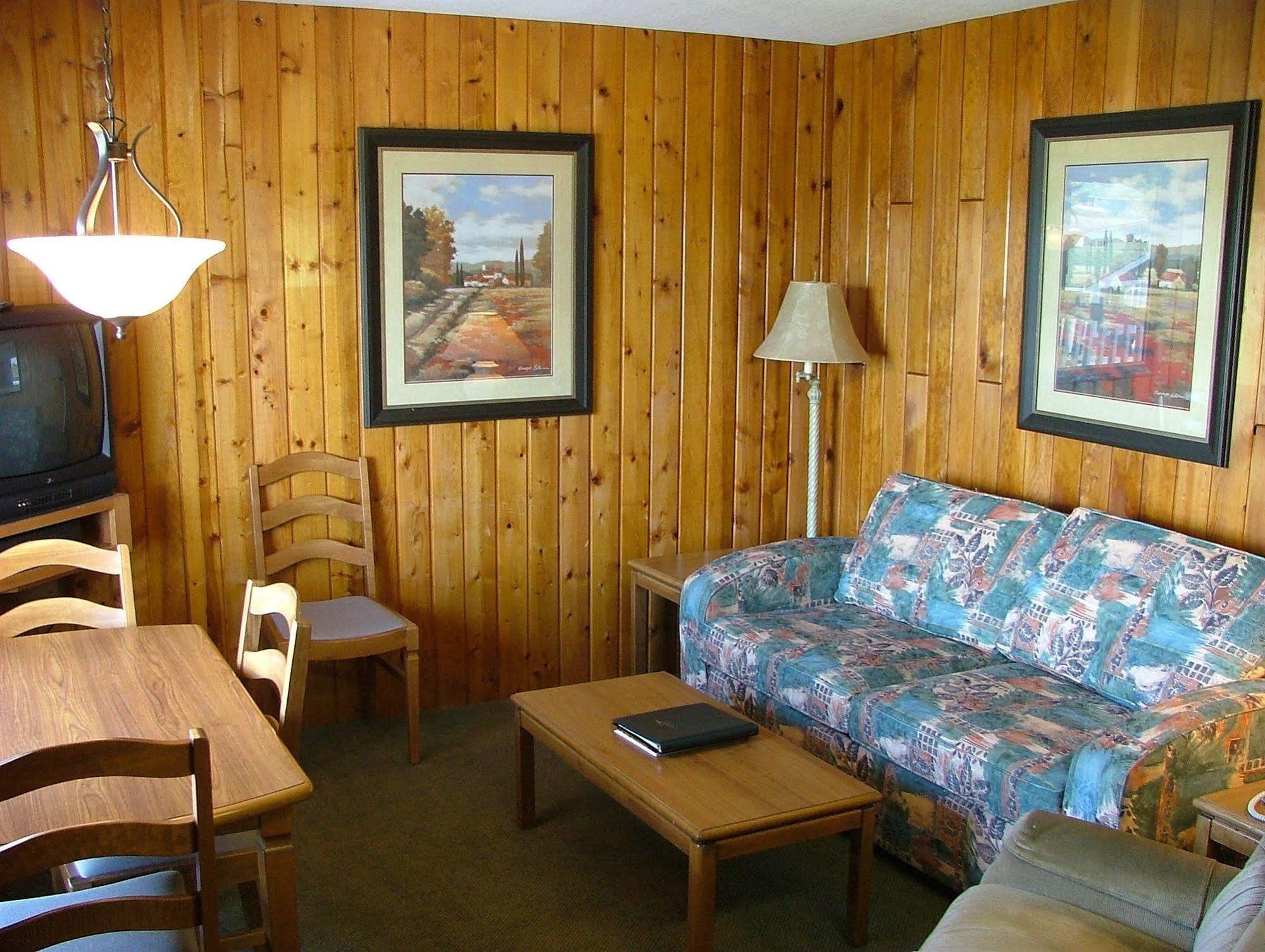 The Cedarwood Inn & Suites Sidney Εξωτερικό φωτογραφία