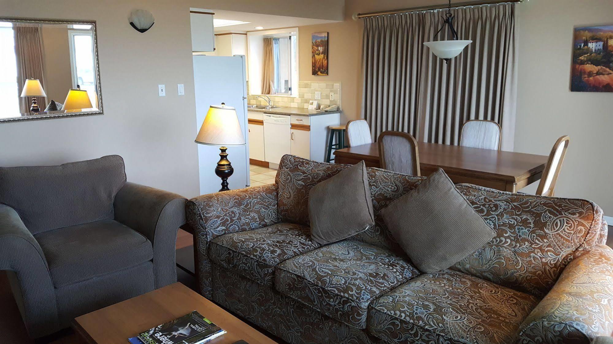 The Cedarwood Inn & Suites Sidney Εξωτερικό φωτογραφία