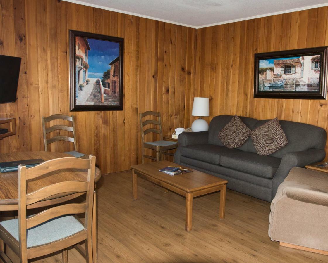 The Cedarwood Inn & Suites Sidney Εξωτερικό φωτογραφία