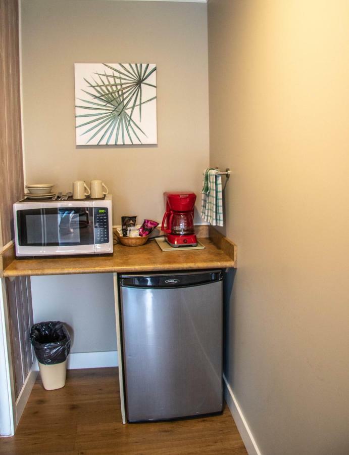 The Cedarwood Inn & Suites Sidney Εξωτερικό φωτογραφία