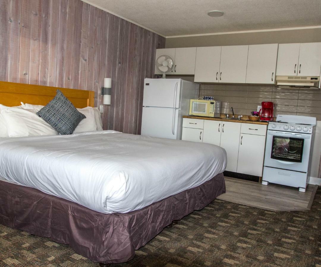 The Cedarwood Inn & Suites Sidney Εξωτερικό φωτογραφία