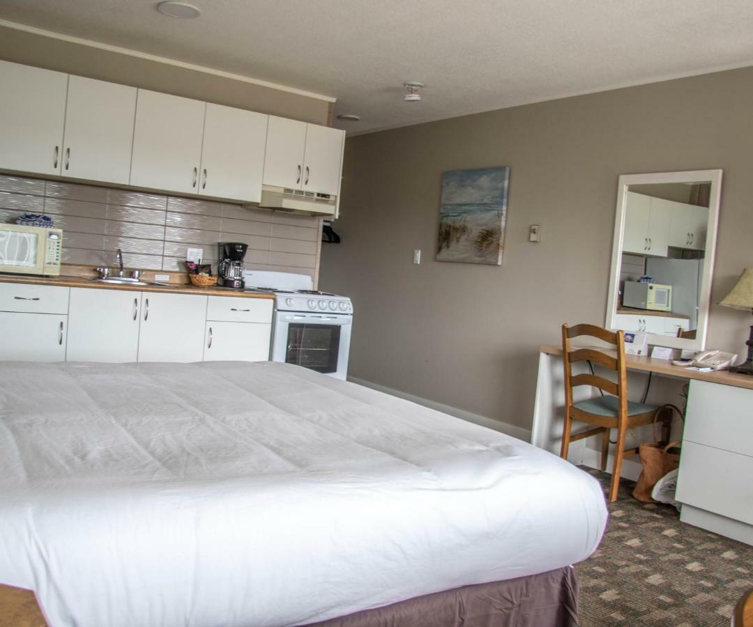 The Cedarwood Inn & Suites Sidney Εξωτερικό φωτογραφία